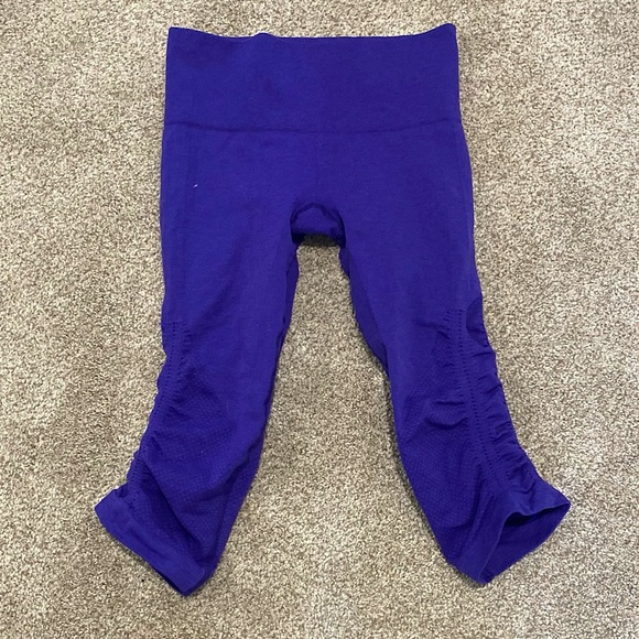 Lululemon scrunch side purple capris - Picture 1 of 3